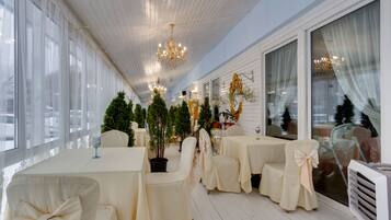 Aamiainen, lounas ja illallinen