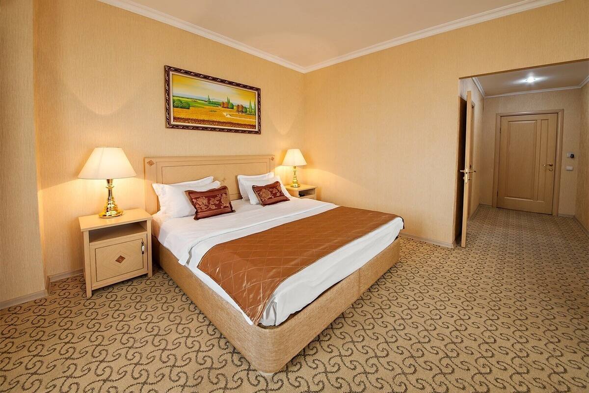 Suite Mewah | 1 kamar tidur, seprai premium, minibar, dan brankas