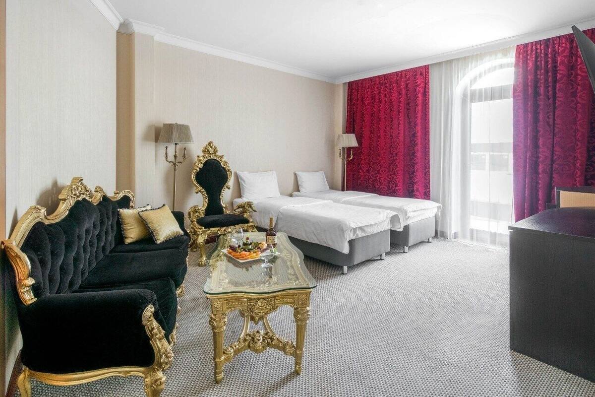 Suite Mewah | 1 kamar tidur, seprai premium, minibar, dan brankas