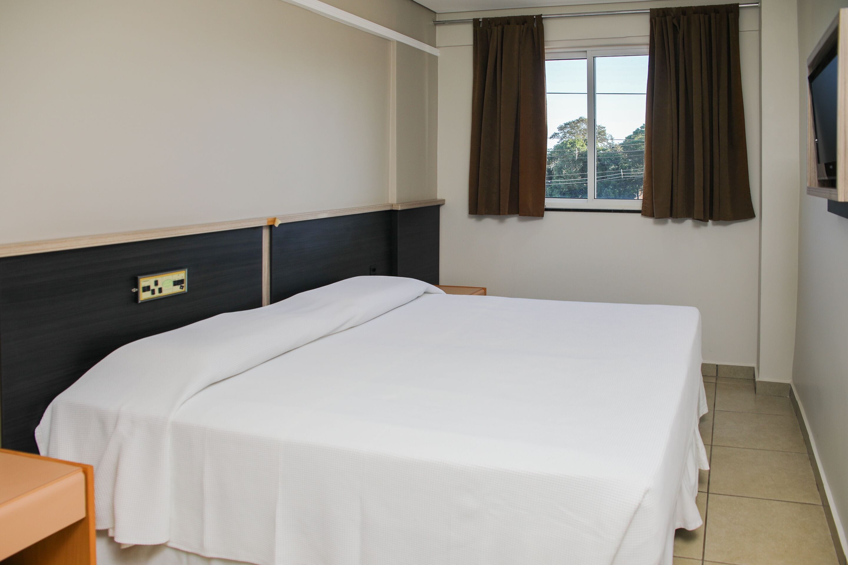 Quarto Single | Frigobar, cofres nos quartos, escrivaninha, cortinas blackout