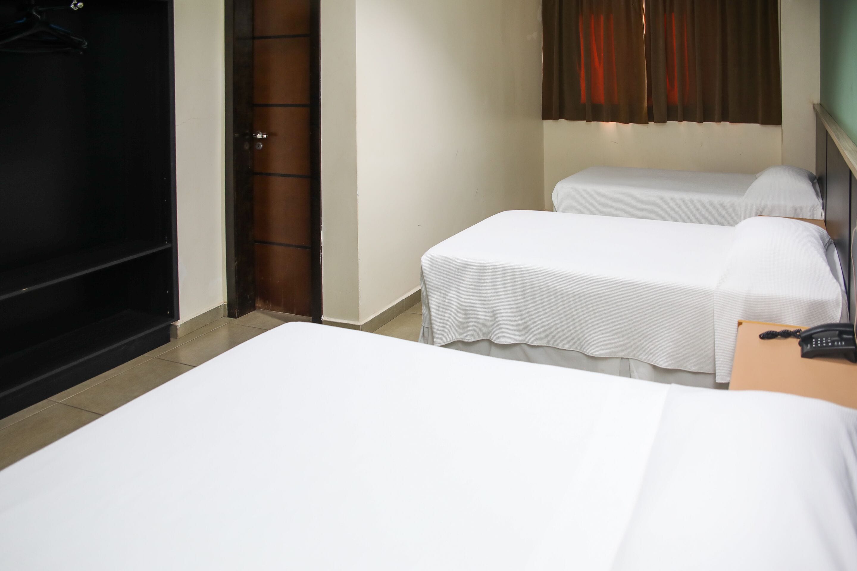 standard triplo twin | 1 bedroom, minibar, in-room safe, desk