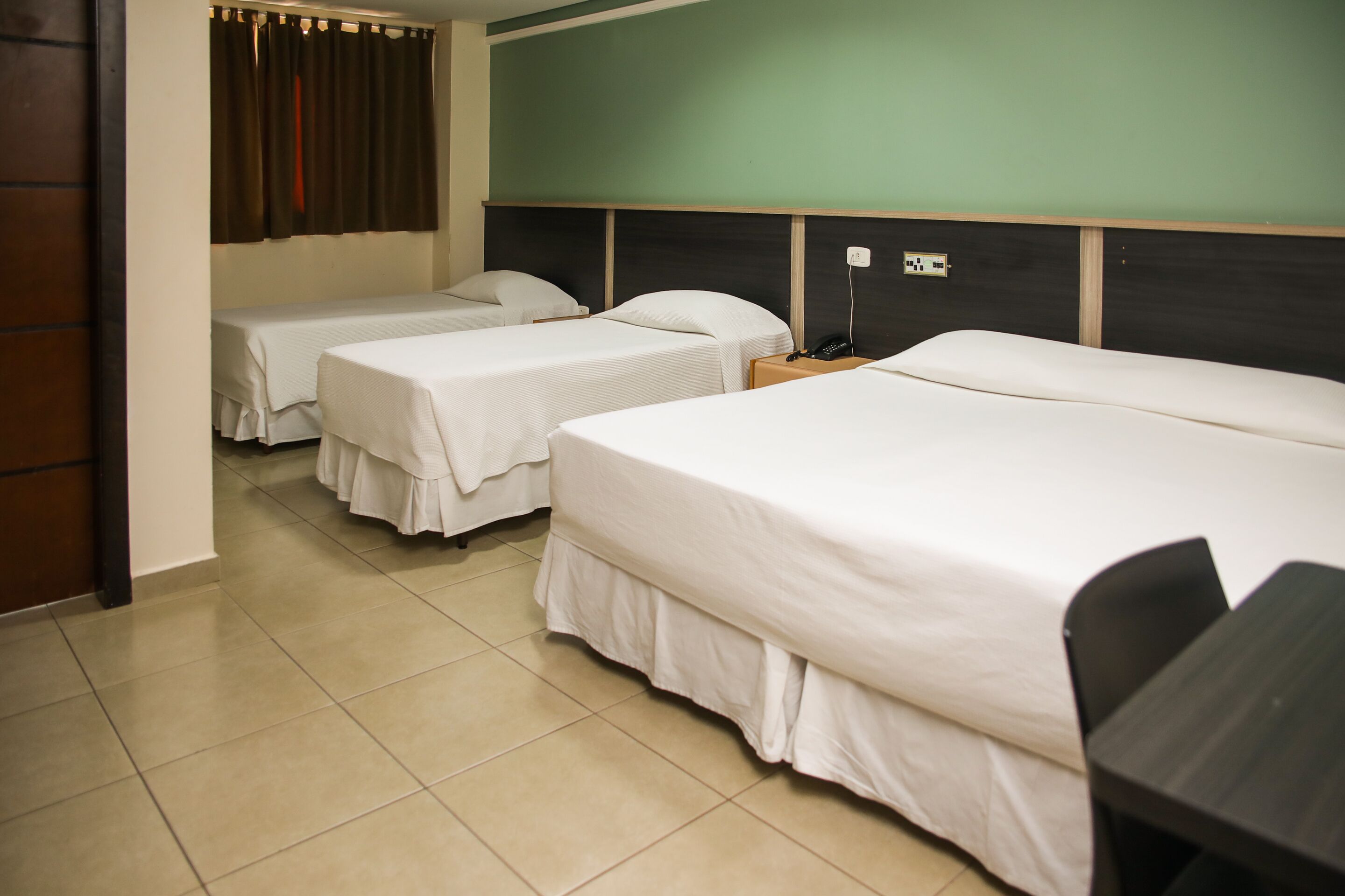 standard triplo twin | 1 bedroom, minibar, in-room safe, desk