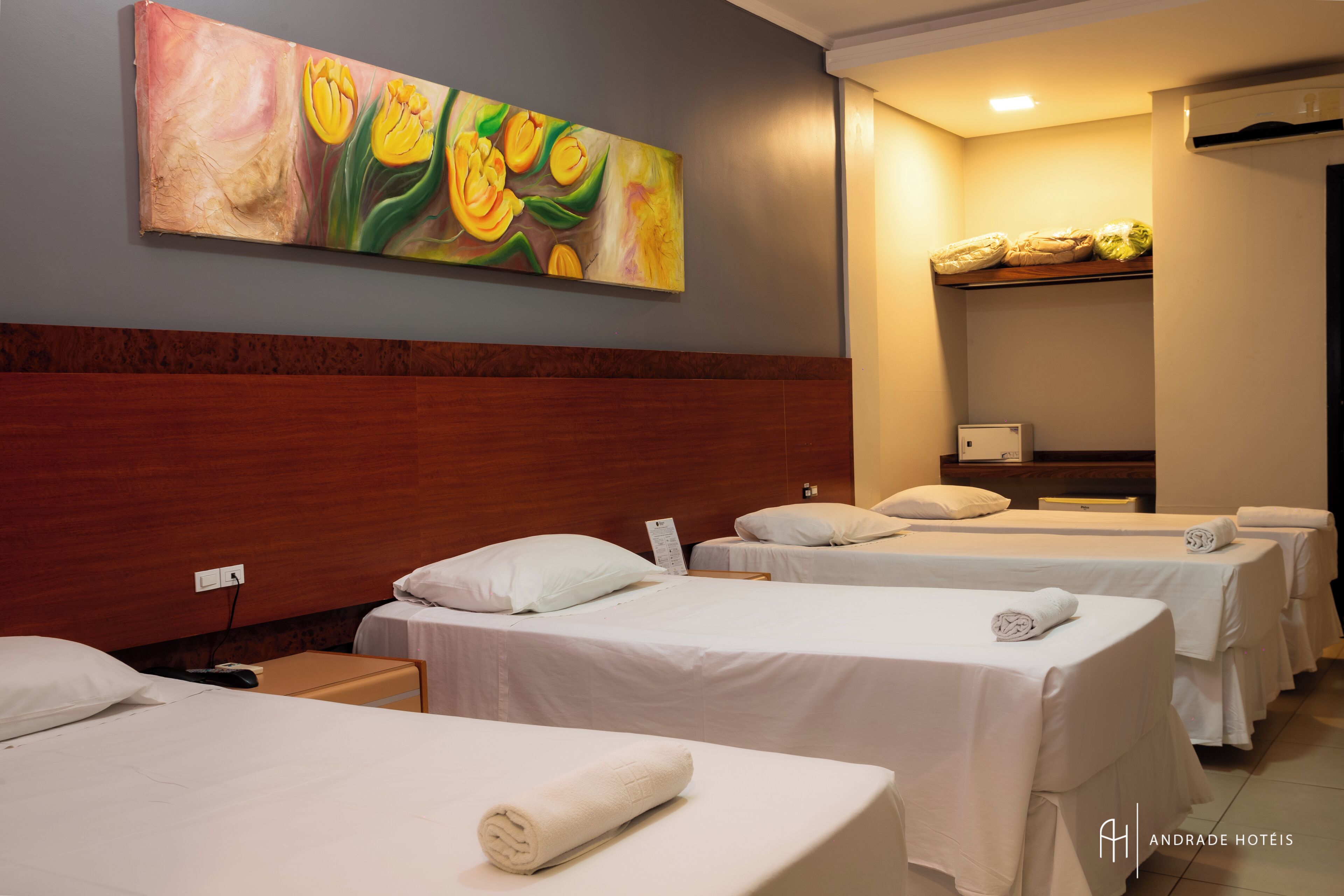 standard triplo twin | 1 bedroom, minibar, in-room safe, desk