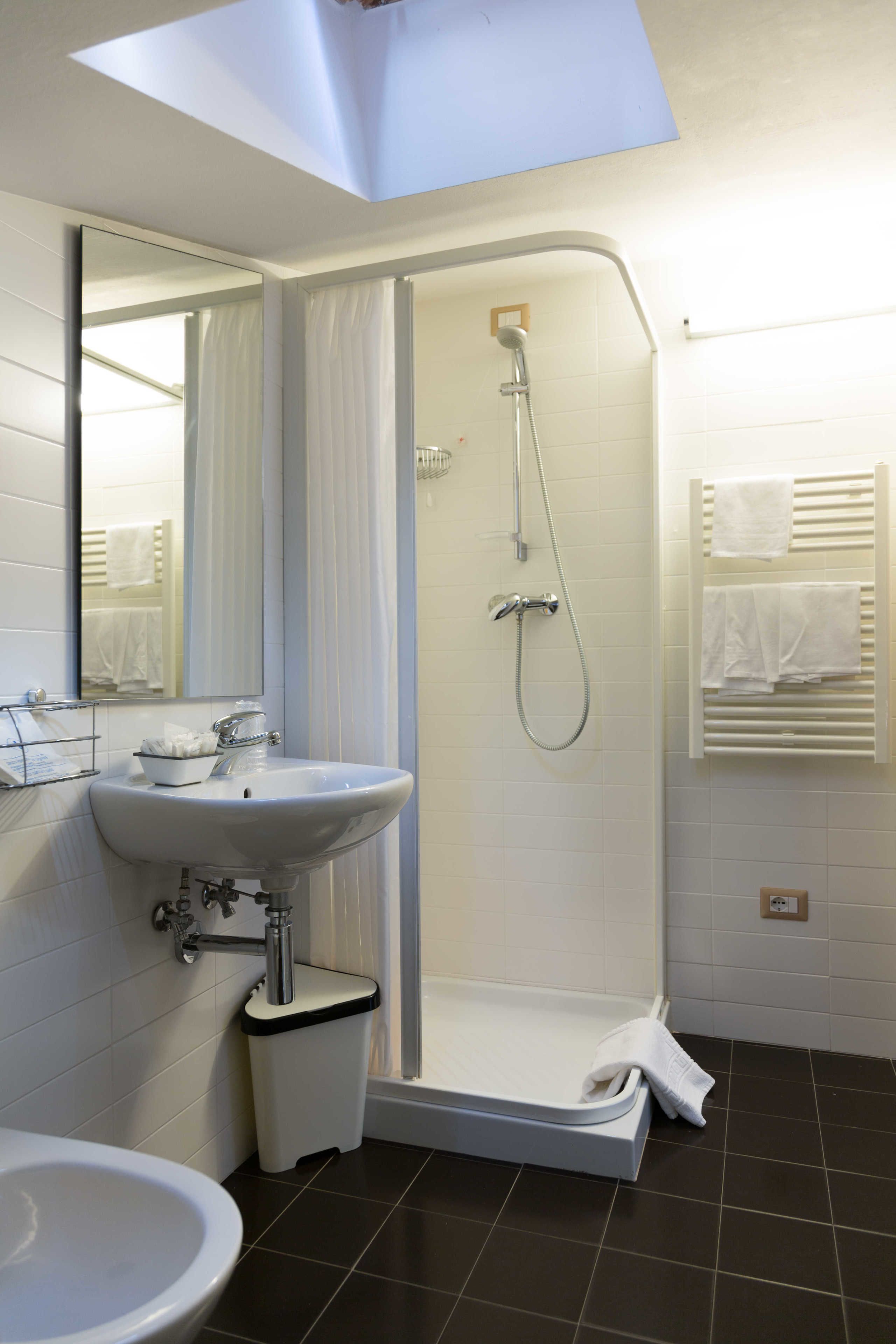 standard quadruple room, 1 bedroom | bathroom | shower, free toiletries, hair dryer, bidet