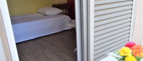 Basic Suite | Desk, free WiFi