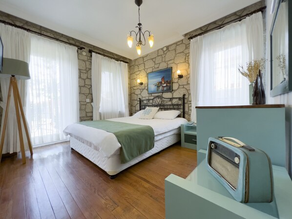 Deluxe Cift Kisilik veya iki Yatakli Oda | Premium bedding, down duvets, minibar, in-room safe - Kayezta Hotel Alacati (Cesme)