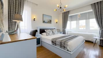 Ropa de cama de alta calidad, cubrecamas y minibar