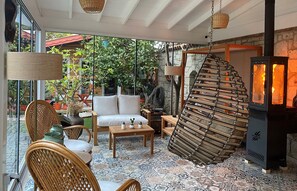 Lobby sitting area - Kayezta Hotel Alacati (Cesme)