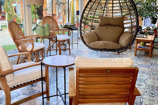 Lobby lounge