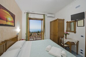 Quarto casal ou duplo standard | Escrivaninha, quartos à prova de som, berços (sobretaxa)