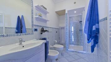Comfort Triple Room, 1 Bedroom, Ocean View | Desk, soundproofing, free WiFi, bed sheets