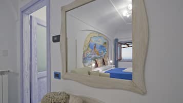 Comfort-Dreibettzimmer, 1 Schlafzimmer, Meerblick | Schreibtisch, schallisolierte Zimmer, kostenloses WLAN, Bettwäsche