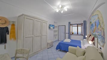 Comfort Studio, 1 Bedroom, Ocean View | Desk, soundproofing, free WiFi, bed sheets