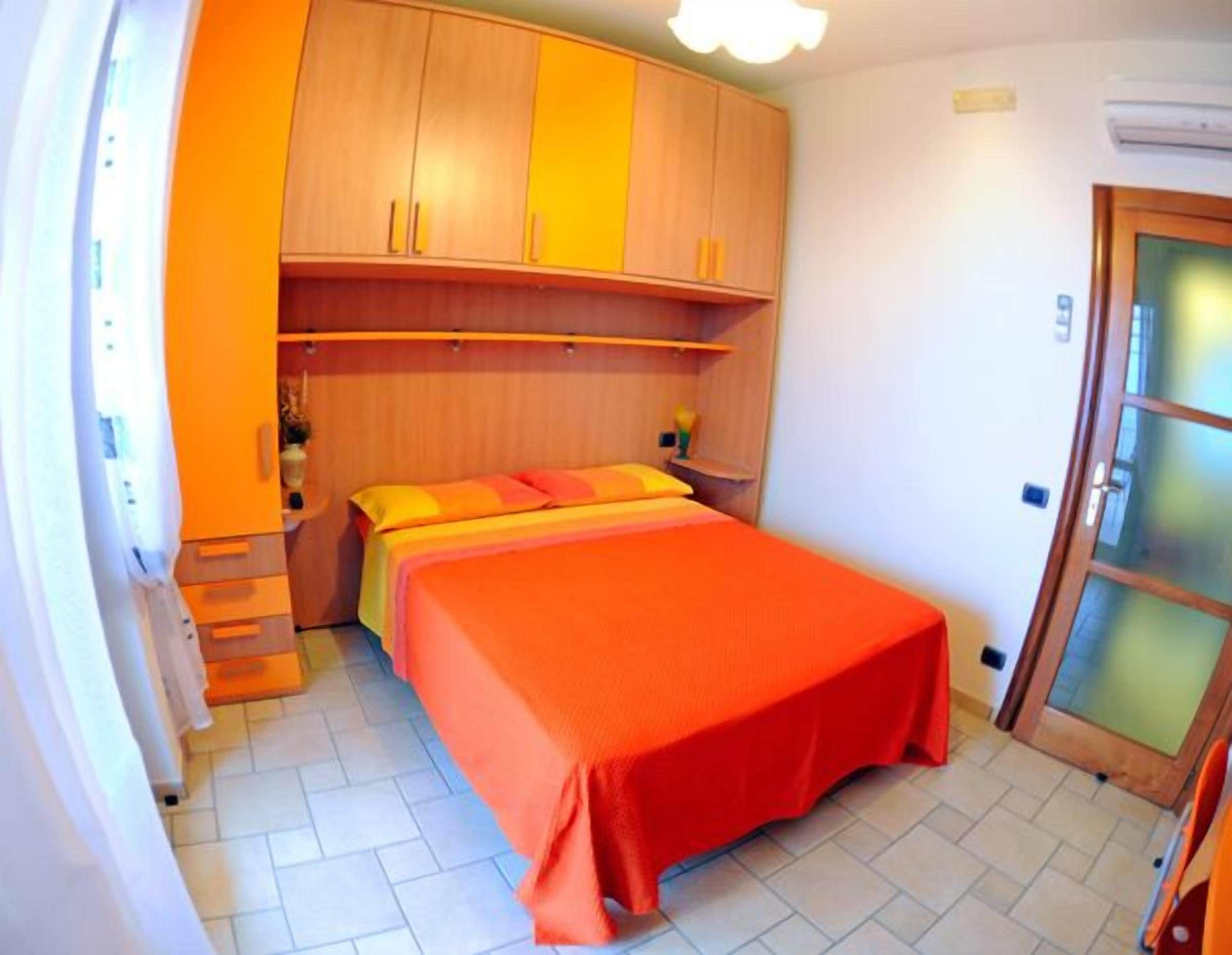 Kamar Double | Meja kerja, kedap suara, Wi-Fi gratis, dan seprai linen