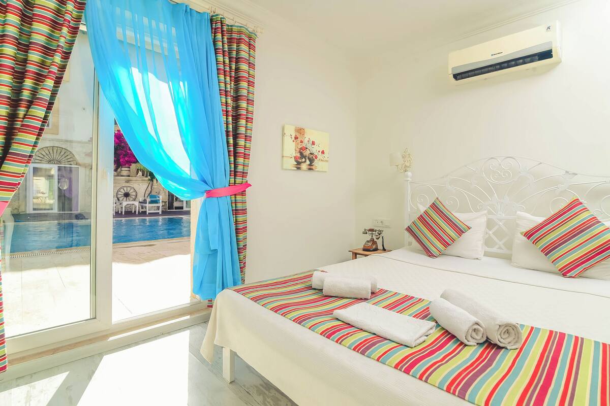 Comfort Double Room, 1 Double Bed, Pool View | Premium bedding, minibar, in-room safe, desk