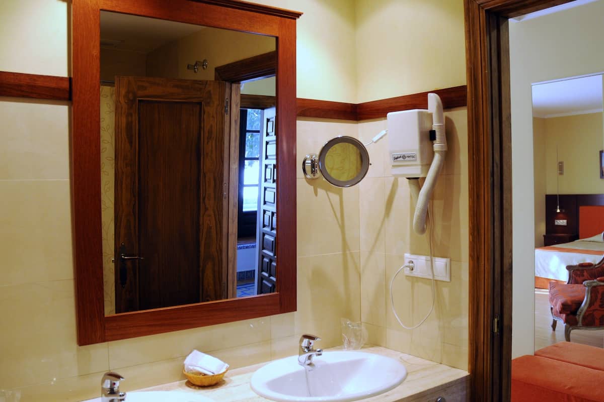 double room single use | bathroom | free toiletries, hair dryer, towels