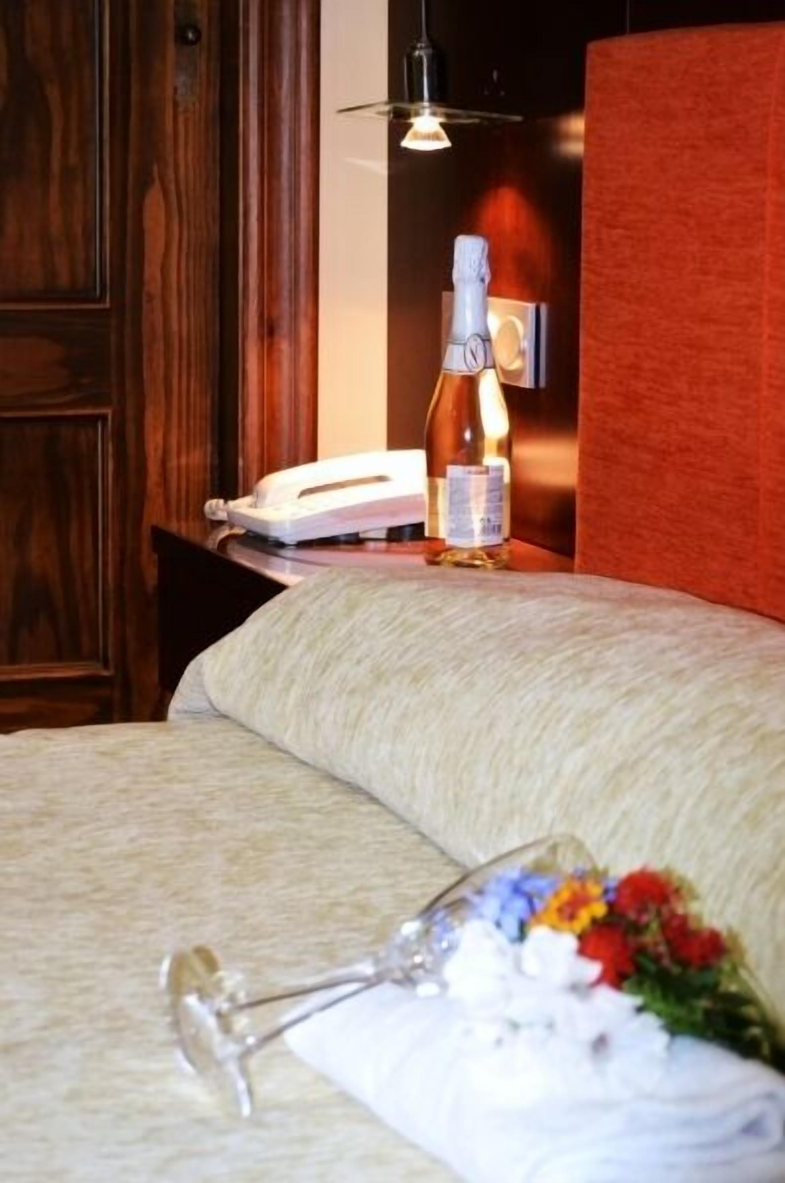 desk, blackout curtains, free cots/infant beds