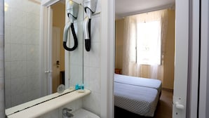 Ducha, artículos de tocador gratuitos, secador de pelo, toallas
