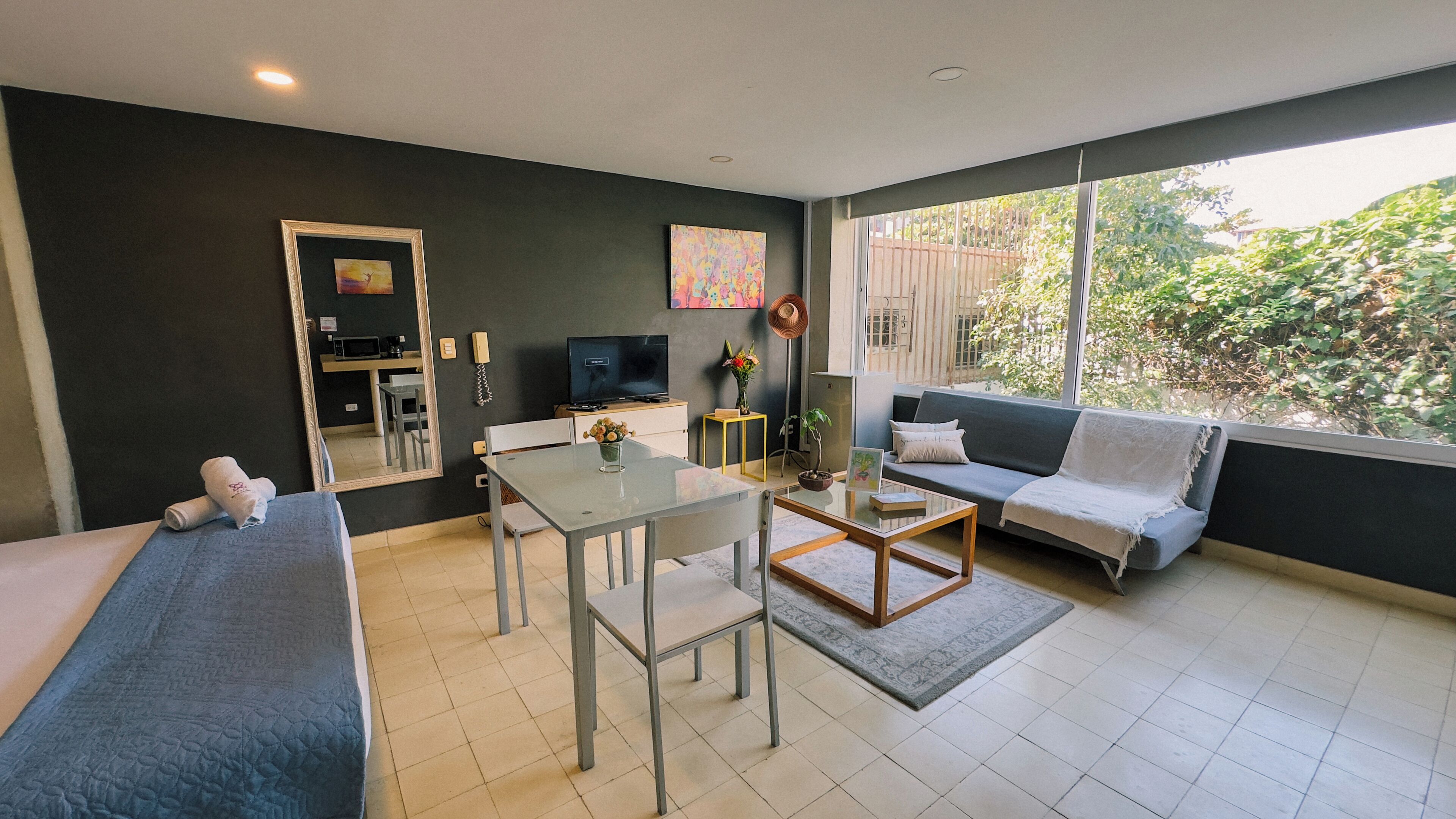 标准房 | 高档床上用品、迷你吧、客房内保险箱、特色装修