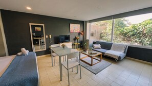 标准房 | 高档床上用品、迷你吧、客房内保险箱、特色装修