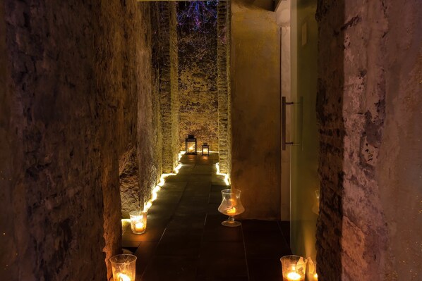 Hot tub, steam room, Turkish bath, body treatments, hydrotherapy