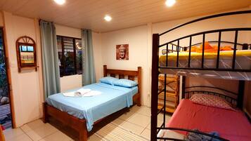Kamar Keluarga | 1 kamar tidur, tirai kedap cahaya, Wi-Fi gratis, dan seprai linen
