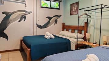 Kolmen hengen huone | Pimennysverhot, ilmainen Wi-Fi, vuodevaatteet