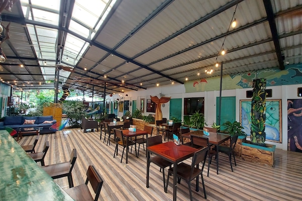 Breakfast and dinner served, local and international cuisine