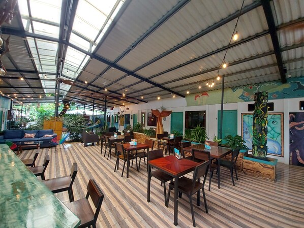 Breakfast and dinner served, local and international cuisine - Hotel Tucan (Bahía Ballena)