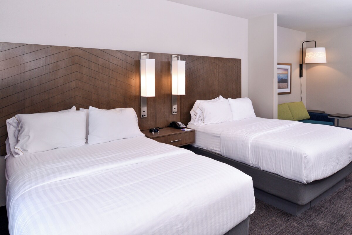 Standard Room, 2 Queen Beds | Desk, iron/ironing board, cribs (free), rollaway beds (surcharge)