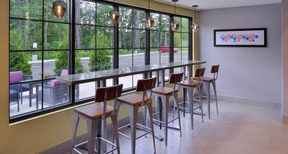 Holiday Inn Express & Suites Bryant - Benton Area by IHG