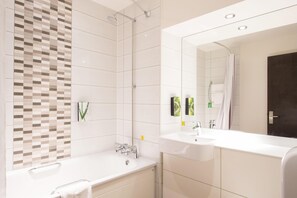 Bathroom - Premier Inn Southend On Sea (Southend-on-Sea)