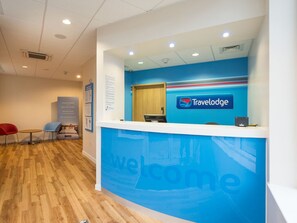 Lobby - Travelodge London Richmond Central (Richmond)