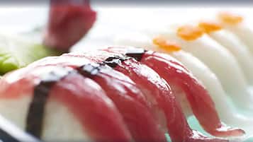 Desayuno buffet diario (INR 850 por persona)