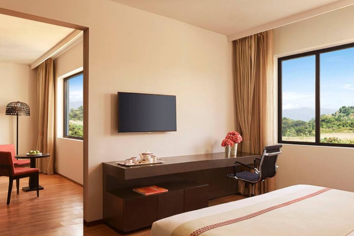 deluxe suite, 1 king bed, hill view (allure) | minibar, in-room safe, desk, soundproofing