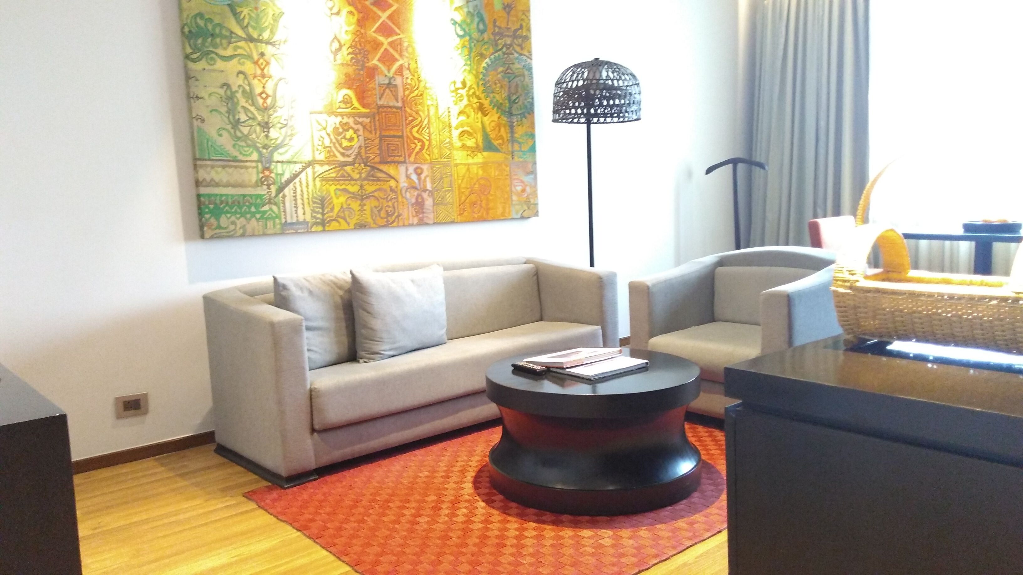 premium suite, 1 king bed, hill view | minibar, in-room safe, desk, soundproofing