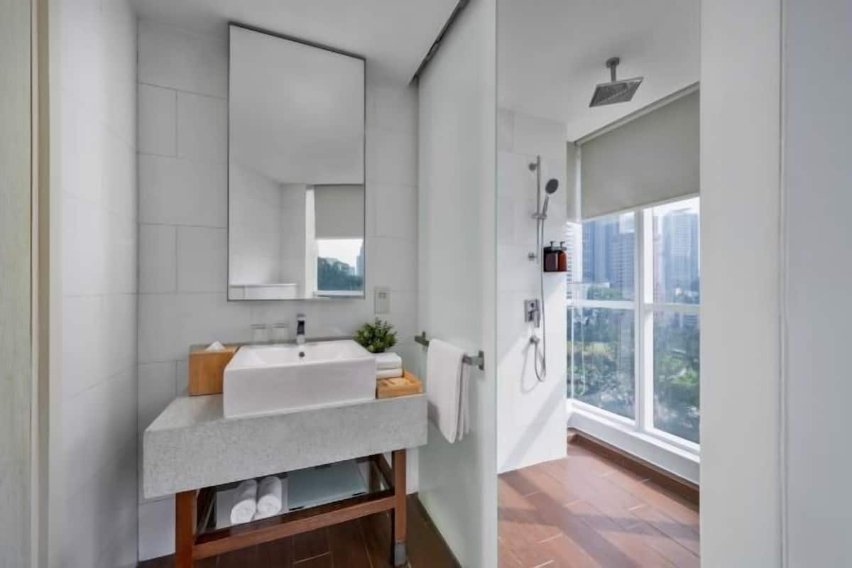 Bathroom | Shower, rainfall showerhead, free toiletries, hair dryer