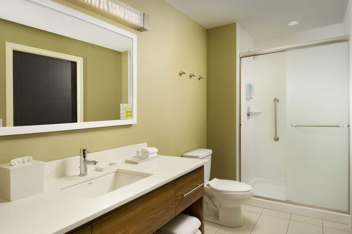 Bathroom | Free toiletries, hair dryer, towels
