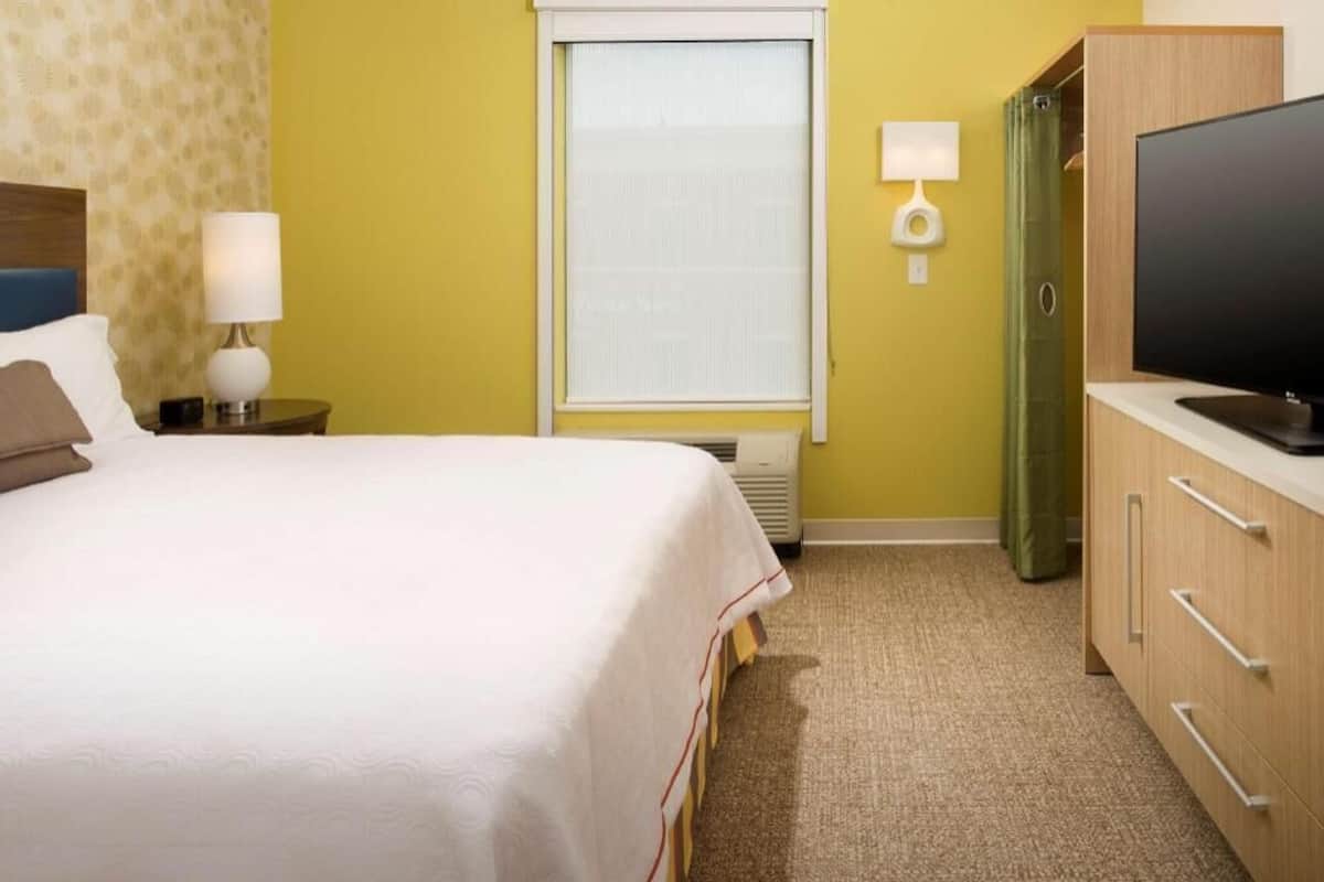 Premium bedding, pillowtop beds, desk, laptop workspace