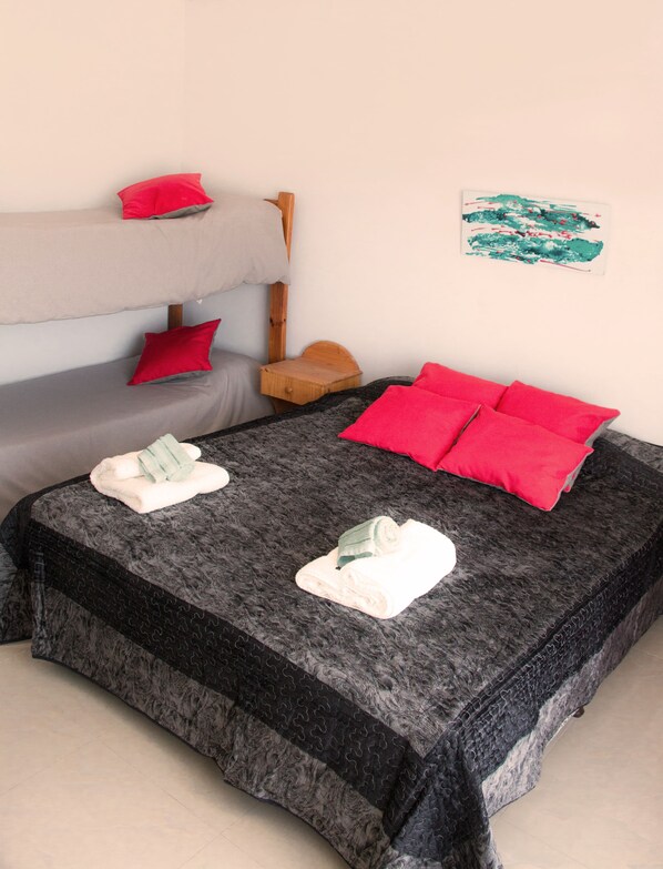 Superior Quadruple Room | Desk, rollaway beds, free WiFi, bed sheets