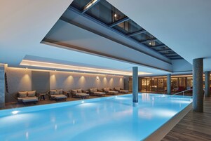 Una piscina cubierta