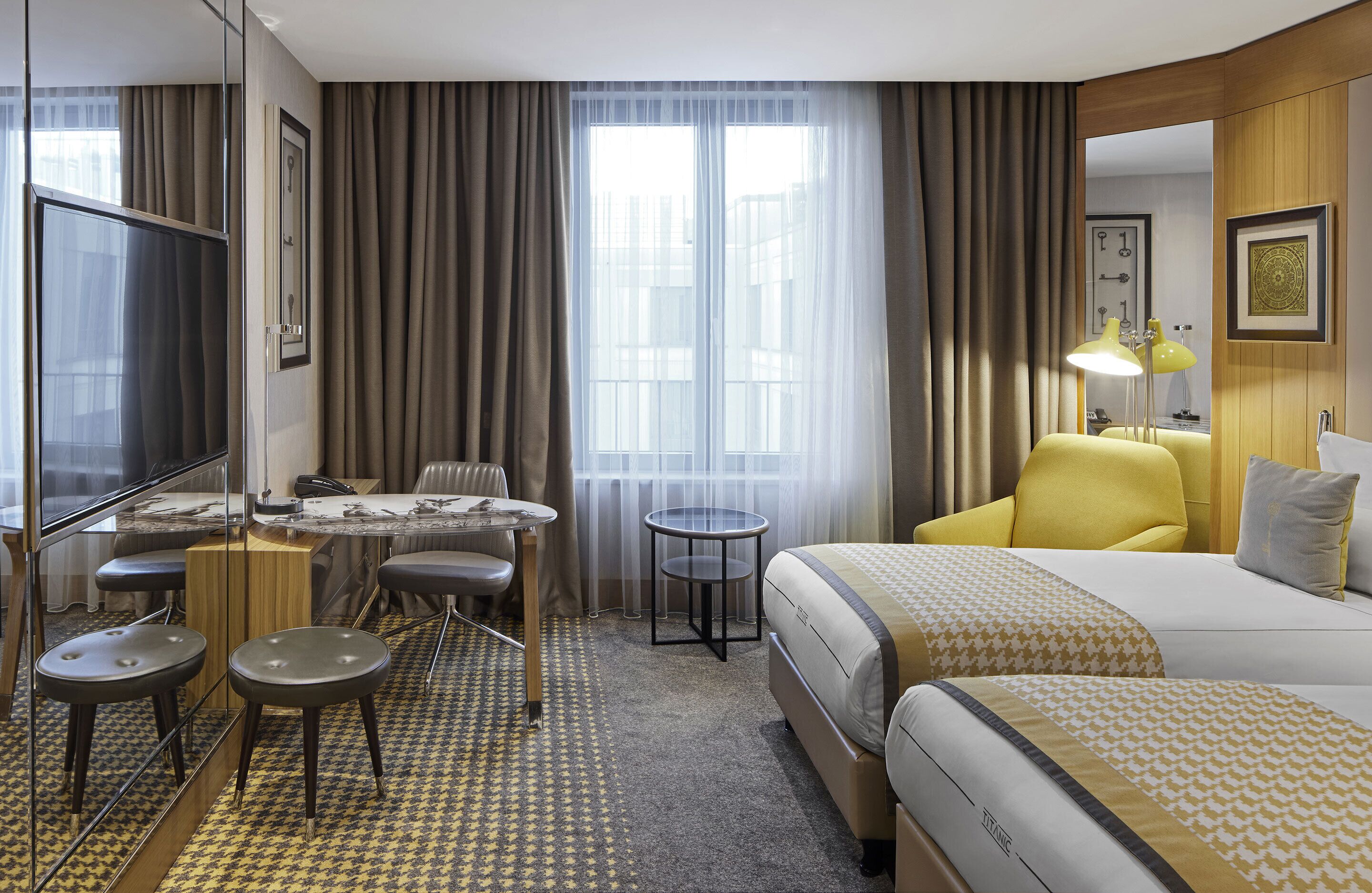 classic double or twin room | premium bedding, minibar, in-room safe, desk