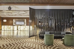 Bar (on property) - TITANIC Chaussee Berlin (Berlin)