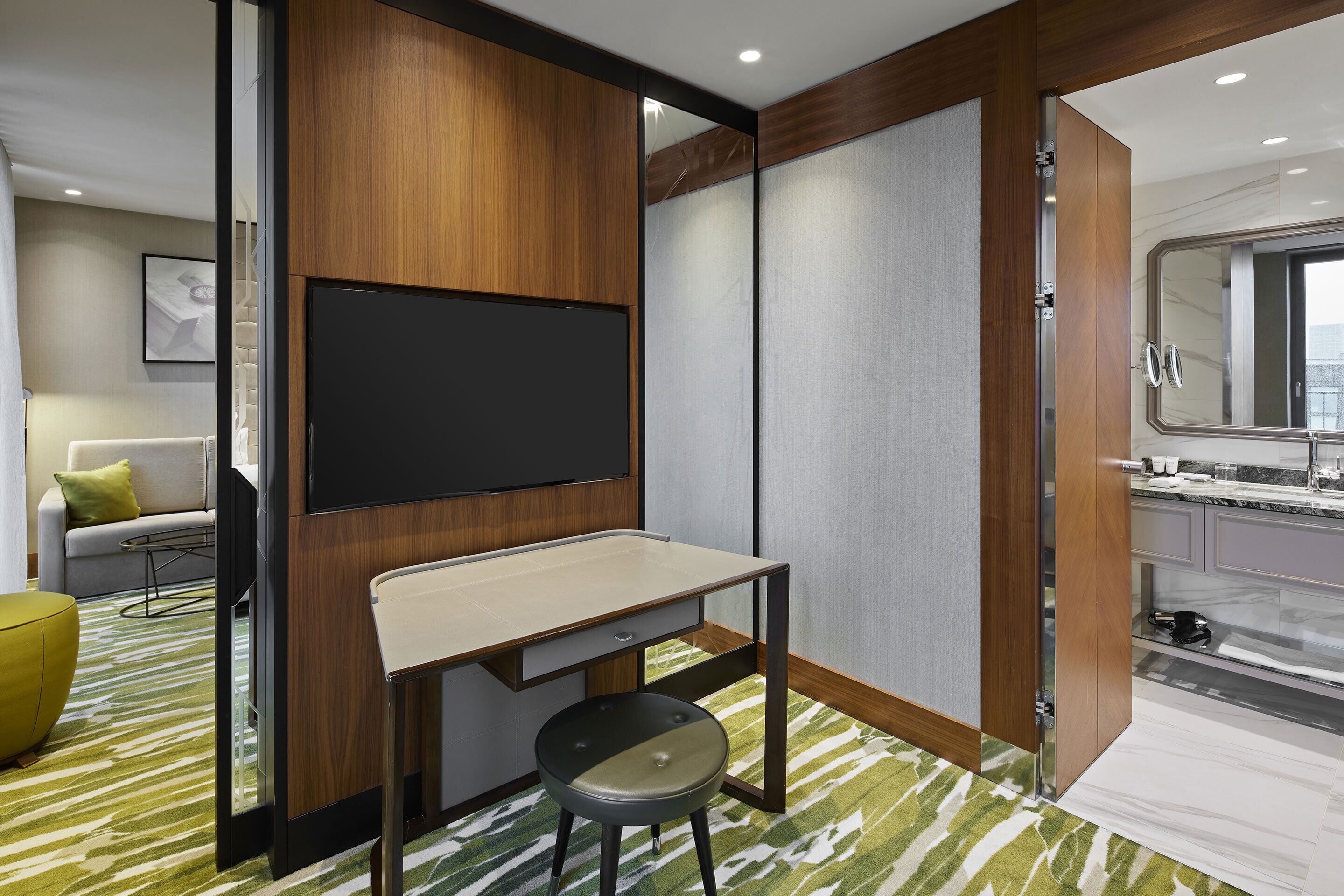 titanic suite | premium bedding, minibar, in-room safe, desk