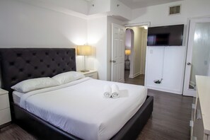 Apartamento conforto, 2 quartos | Cofres nos quartos, escrivaninha, espaço de trabalho para notebook