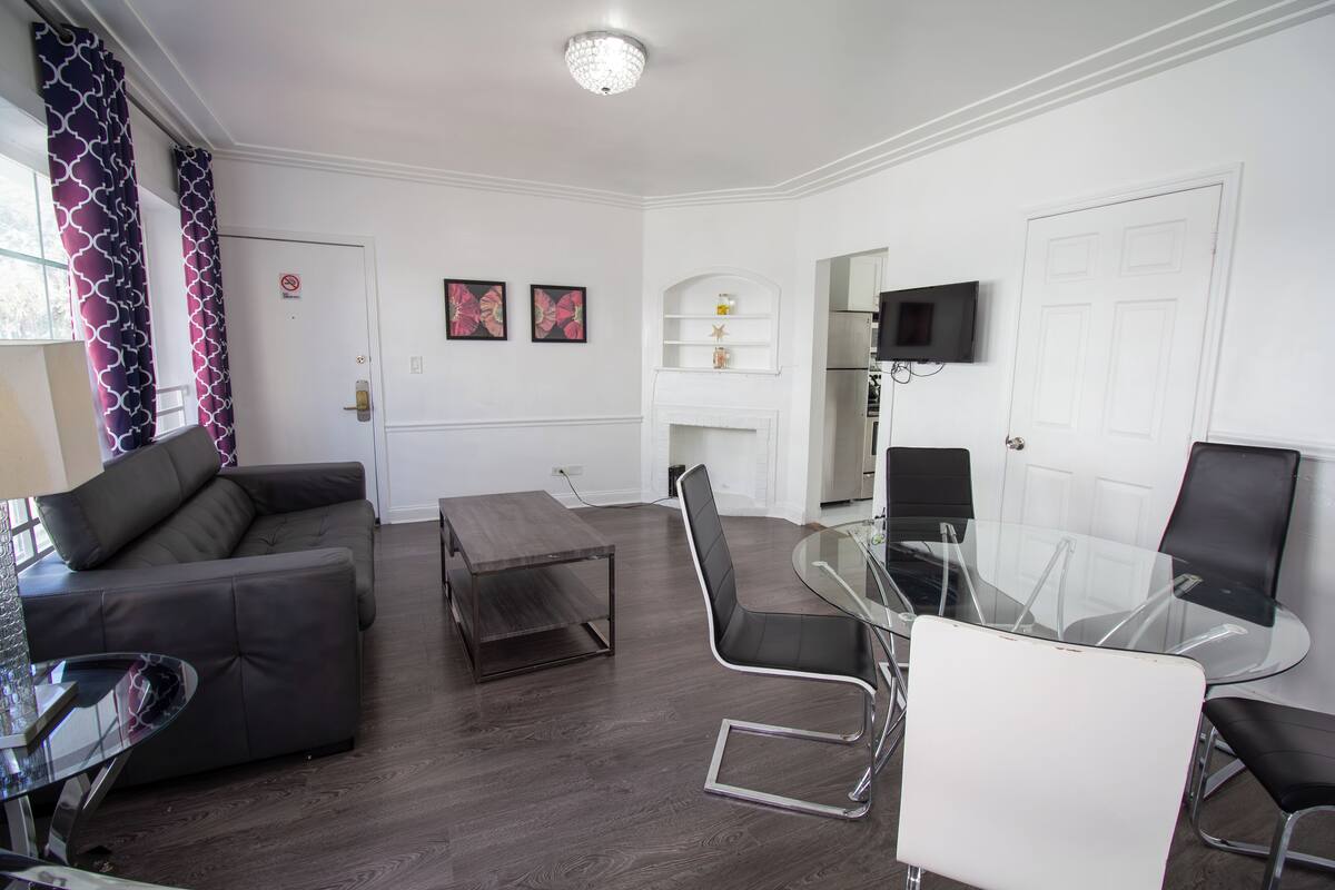 Deluxe Apartment, 3 Bedrooms | Living area | 32-inch flat-screen TV with cable channels, TV