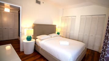 Apartamento conforto, 2 quartos | 1 quarto, cofres nos quartos, escrivaninha