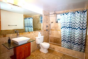 Bathroom - Hispaniola Apartments Part of the Oasis Casita Collection (Miami Beach)