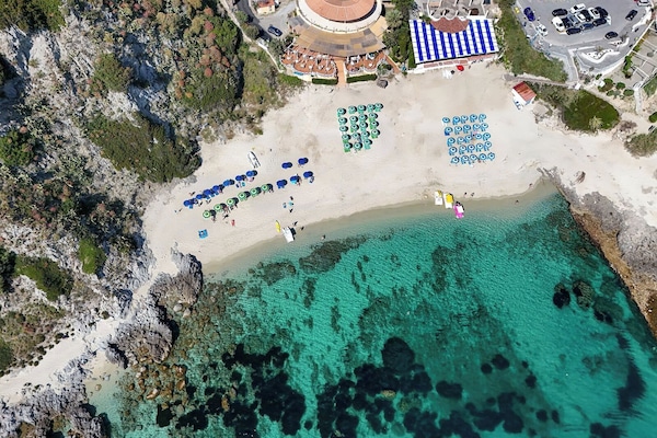 Seasonal outdoor pool, pool umbrellas, sun loungers