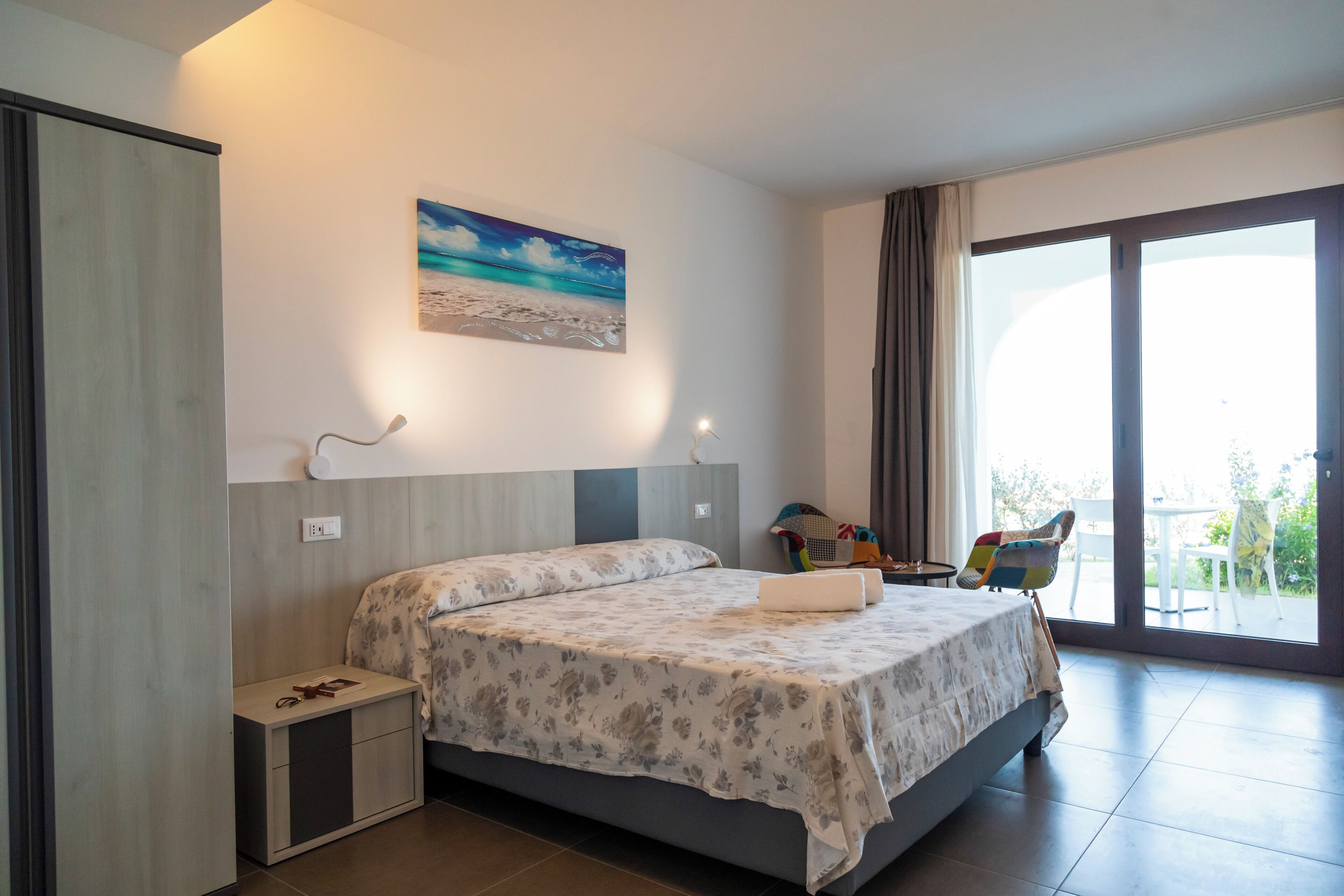 Superior kamer, uitzicht op zee, bijgebouw | Een kluis op de kamer, een bureau, geluiddichte muren, gratis wifi